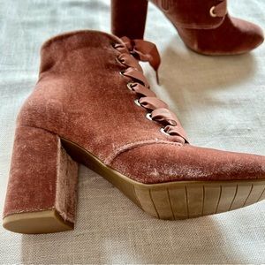 REACTION Kenneth Cole Blush Velvet Lace Up Bootie